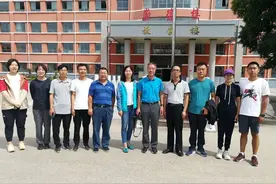 一家四口清华人，会宁大学教授武晓峰携家人回母校记图片