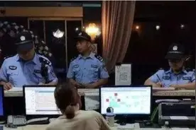 警察到酒店查房，怎样判断两人的关系？只用一个简单的办法图片