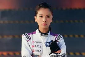 赵文卓绣花、刘涛赛车、苗圃开飞机，这些明星竟是隐藏技能高手？图片