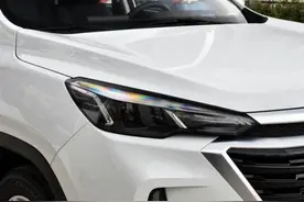 北汽要把SUV价格打下去，油耗仅6.6L，标配双安全气囊，卖4.99万图片