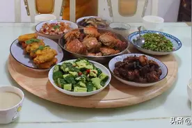 亲戚来家里聚餐，我下厨做了一桌家常菜，便宜合胃口，6人吃嗨了图片