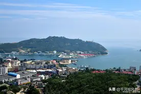 带你看看旅顺，山上有座塔有人主张拆除，为何一直留到现在图片