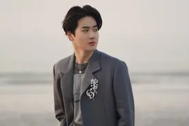 金俊勉寸头照首公开，成员合体为他送行，金钟大结婚生子后首露面图片