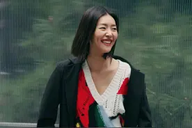 不求人的“懒人配色方案”,4大春夏最美色系给你配好了，照穿就行图片