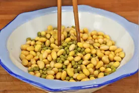 黄豆别打豆浆了，加1把绿豆，学会这样做真香，一周吃7次都不够图片