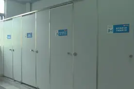 我市中小学“厕所革命”进行中！既卫生又保护学生隐私图片