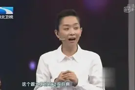 60岁大妈与男友恋爱10年未结婚，出场主持人问：你男朋友帅吗图片