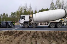 我最怕水泥搅拌车，总是躲他们远远地，因为好多司机都是玩命的开图片