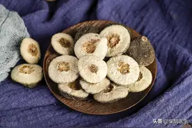 男子睾丸长肿块，坠痛不已，我重用枸橘，8味药治愈图片