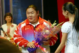 唐功红冒险加重量，虽获奥运冠军但内脏受损，她现在的状况如何图片