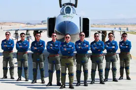 男高中生迎来好消息，2022年度空军招飞启动，往届毕业生也可参与图片