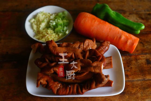 溜肥肠的家常做法，香而不腻，没有异味，下酒下饭都不错