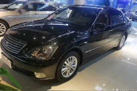 奋斗四年10万买辆开12年的丰田皇冠值吗？买主怒发冲冠看车尾图片