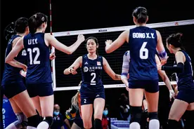 女排最新积分榜出炉！美国队又轰3-0，中国女排渔翁得利图片