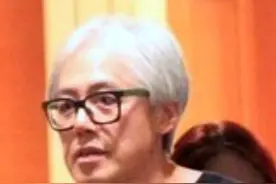 53岁张宇隐退后罕见露面 满头白发面容憔悴显老态图片