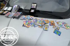 江西10岁小孩花了1千多，买来一堆奥特曼卡片，称将来要卖1000万图片