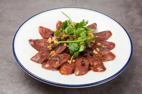 灌香肠，别只知道放酱油食盐，多加一样，鲜香好吃，耐储存不易坏图片