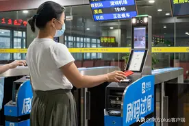 @广东人，6城城际28日起可刷支付宝乘车，无需提前购票图片