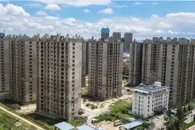 辽宁一小区“自救”无望，烂尾8年无人问津，业主终难回家，可怜图片