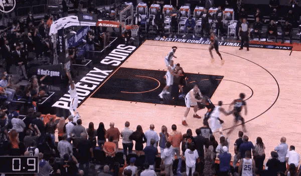 太阳0.9秒绝杀快船，艾顿篮筐上接力扣篮，为什么不算干扰球？图片