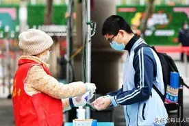 多地师生家长吐槽网课盼复课，返校学生难适应：“在校像蹲牢房”图片