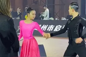 马伊琍大女儿参加拉丁舞比赛，拿倒数第二好失落，不见老爸文章？图片