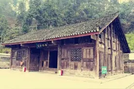 村里最穷的贫困户，他家老房子却价值八个亿图片