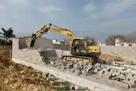 蒙自再次拆除6处乱占耕地建房的违法建筑图片