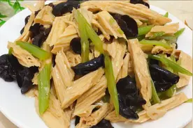 大厨分享“芹菜炒腐竹”的简单做法，清淡可口，健康又美味视频封面