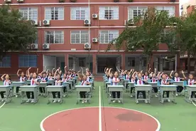 全校齐跳创意课间操 展现朝气与活力 | 2021年“奔跑吧·少年”儿童青少年主题健身活动（海南站）图片