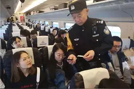 2015年，浙江女大学生丢火车票，把铁路局告上法院！法院主持公道图片