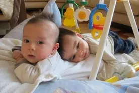 宝妈生二胎后，感觉自己讨厌大宝，在深夜自责：我不是个好妈妈图片