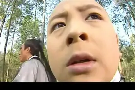 少年包青天为什么那么喜欢用各种奇奇怪怪的镜头角度怼着脸拍摄？图片