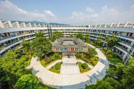 龙门尚天然温泉小镇，住童话客栈，泡高山温泉+水上乐园+玻璃船图片