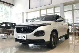 RM5一车两用，集SUV与MPV于一身，车长4米7，能自动驾驶不到12万图片