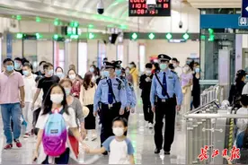 看得见摸得着的平安武汉就在身边！全市应急队伍人数超10万人，智慧平安小区让生活更便捷图片