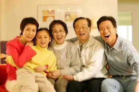 当儿子都受不了父母的唠叨的时候，老人自己也得深思是为什么？图片