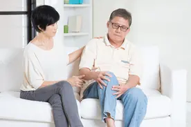 木瓜，是一种祛风湿的水果，常吃可以调理关节肿痛、小腿抽筋疼痛图片