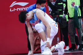 周琦31秒苦练力量！终于扔掉小哑铃，大杠铃很霸气不放假誓夺冠图片