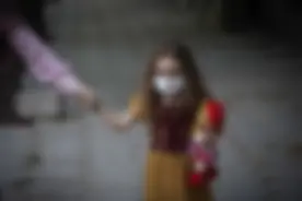 12岁女孩，没吃过鱼虾，不能吃冰淇淋，夏天不敢穿裙子图片