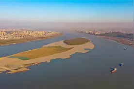 长江干线武安段“水上高速路”全线通航，万吨级船舶可常年直达武汉图片