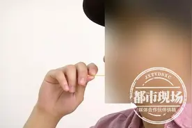小伙误吞牙签 爷爷一边咒语 一边让他再吞根筷子图片