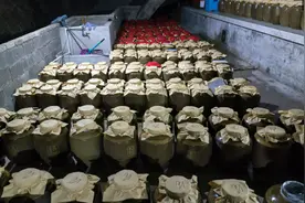 为什么窖藏酒时要选择用陶瓷酒坛储藏？图片