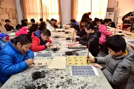 补课停了，兴趣班卷起来了图片