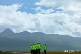 帅炸！他们是身穿藏蓝的康巴汉子！图片