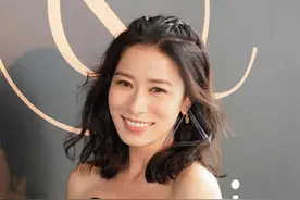 佘诗曼的坎坷情路：自曝男友超10人，两段恋情轰动，44岁仍单身图片