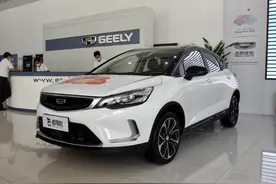 比合资小型SUV空间更大，而且实惠还漂亮，带你看吉利帝豪GS图片