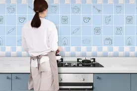 90后小姐姐，家里从不用拖把，地面却一尘不染，做法好高明图片