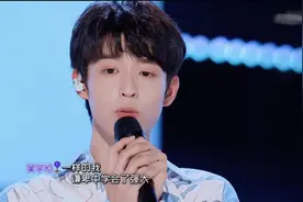创4第一对皇族CP：周柯宇吴宇恒，网友：像王子VS和亲公主图片