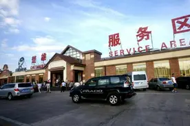 藏在高速上的“暴利”行业，消费者就算知道“暴利”，也要买单图片